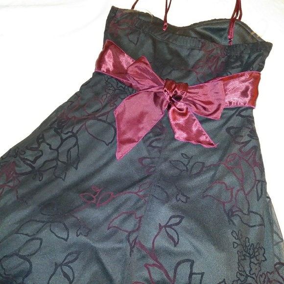 ***SOLD***Black and red party dress - Picture 4 of 4